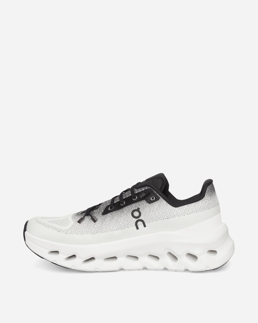 On Cloudtilt Sneakers Black / Ivory, view 3