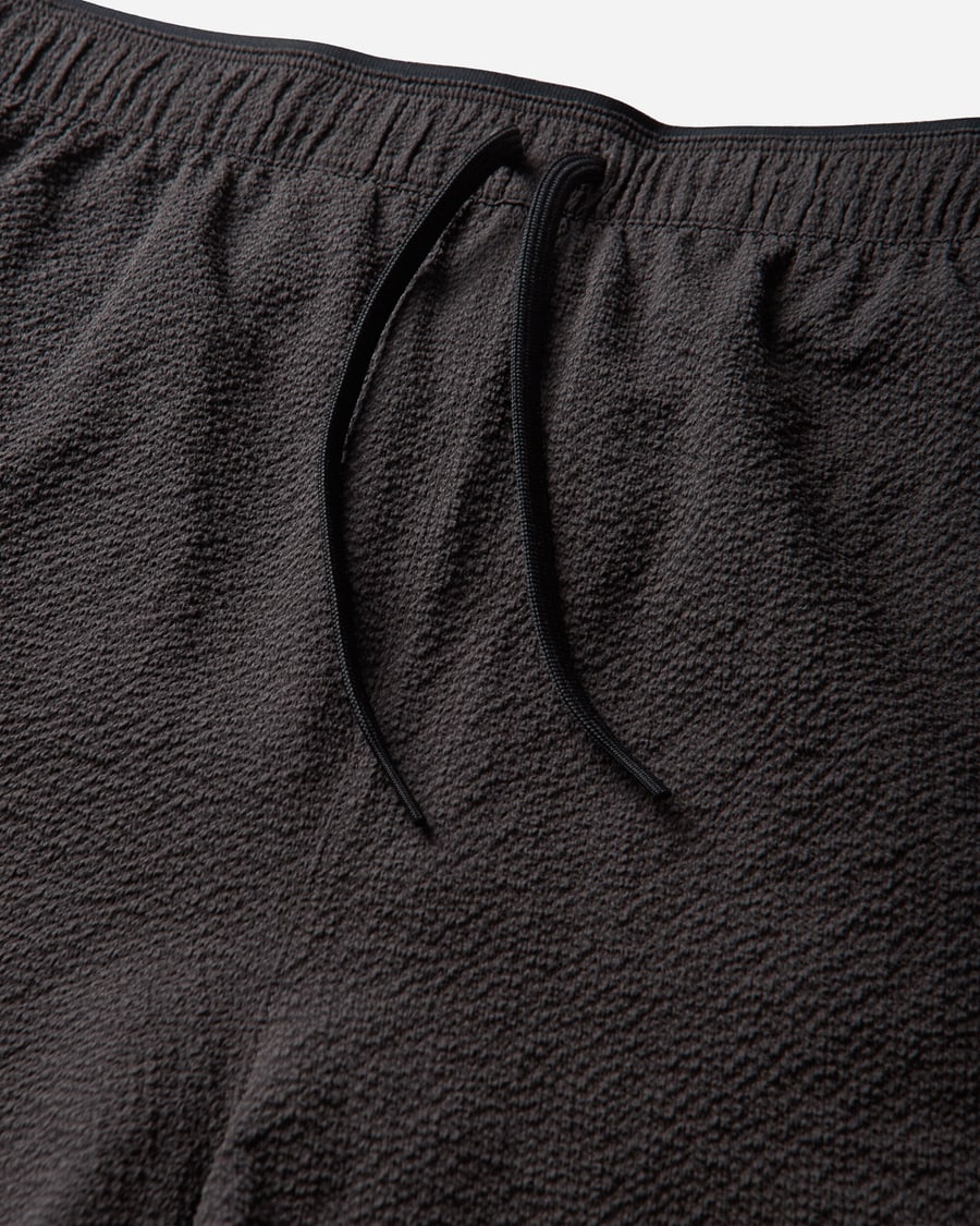On Men's Performance Volt Shorts Espresso, view 4