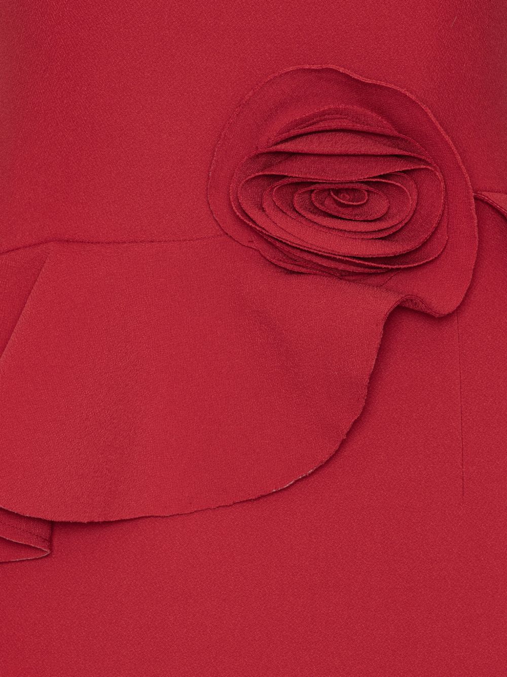 ROTATE Abito lungo rosso con rouches, rosa in vita e spacco, view 2