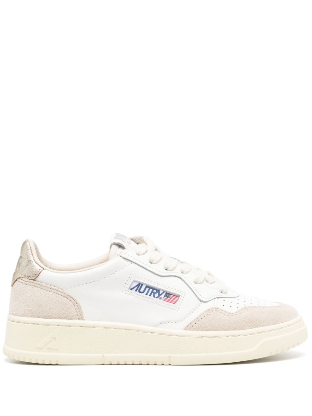 Autry Sneakers 'Medalist Low'  in pelle bianca con tallone oro