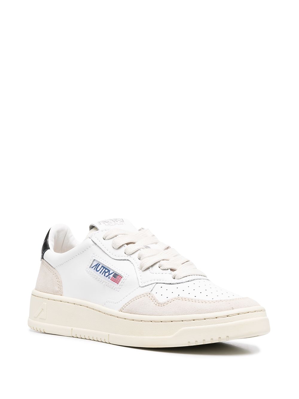 Autry Sneakers 'Medalist Low' in pelle bianca con tallone nero, view 2