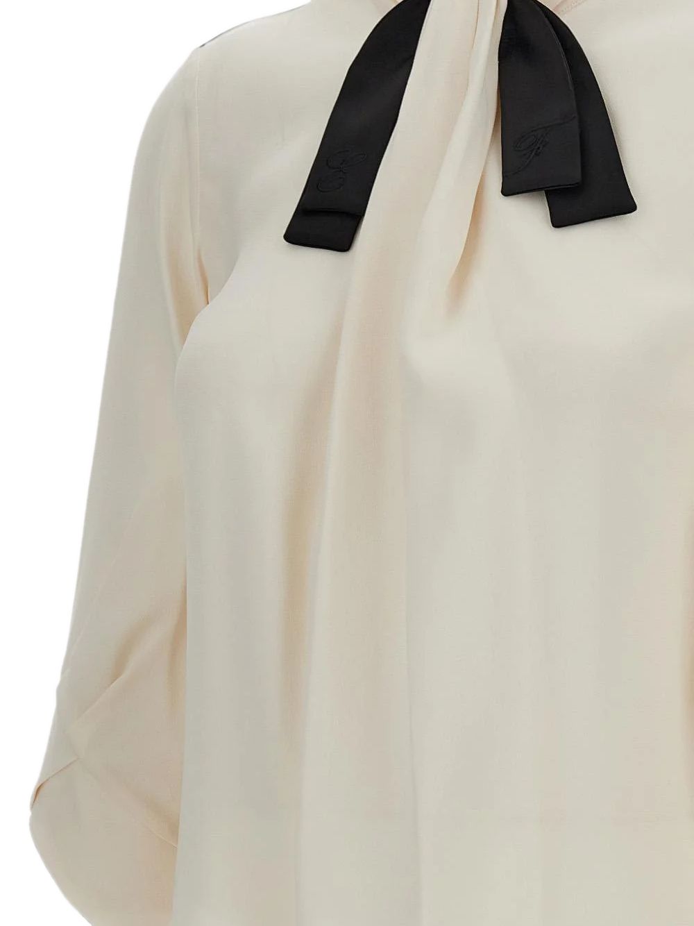 Elisabetta Franchi Camicia beige morbida con fiocco nero al collo, view 2