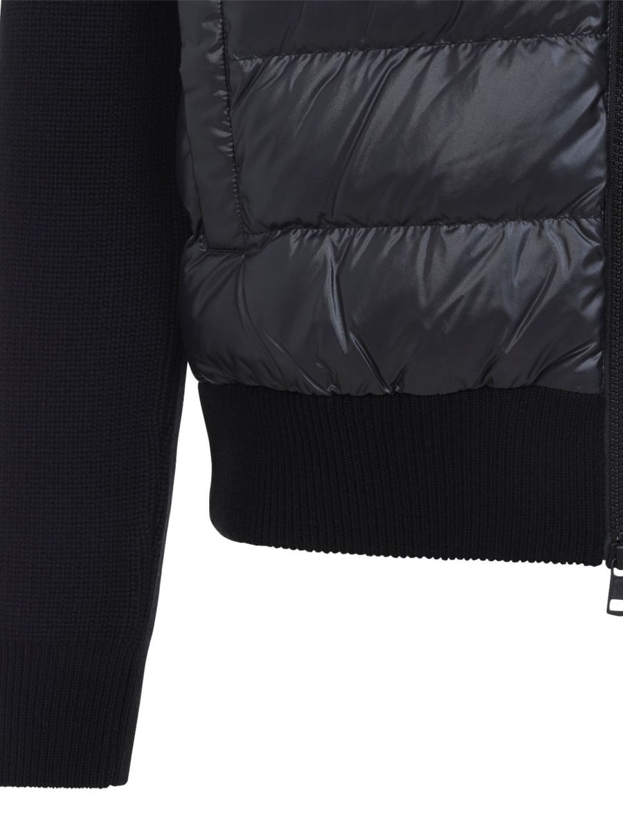 Moncler Giacca bomber nera imbottita con cappuccio e tasche laterali, view 4