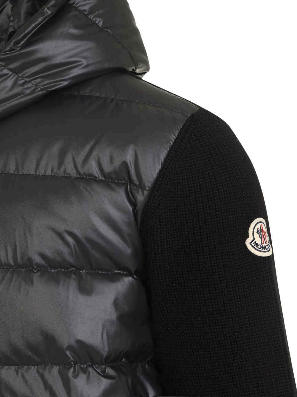 Moncler Giacca bomber nera imbottita con cappuccio e tasche laterali, view 2