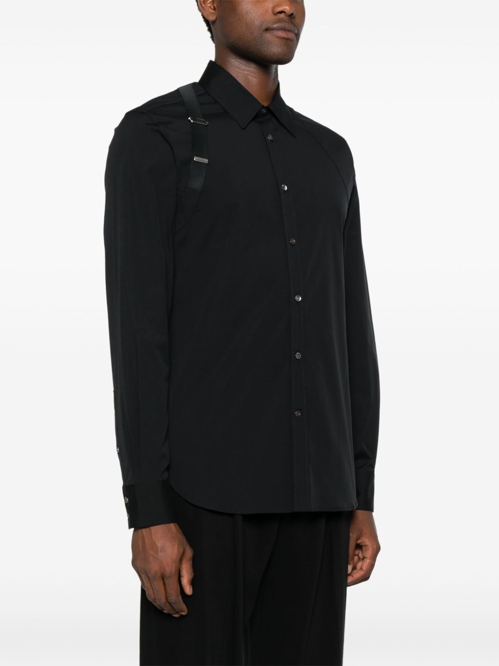 Alexander McQueen Camicia 'Harness' con fibbia a T in nero, view 2