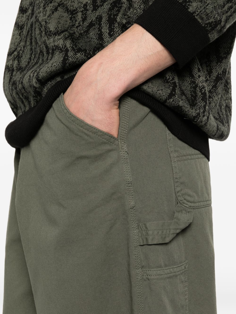 Carhartt WIP Pantaloni in cotone verde con tasche, view 2