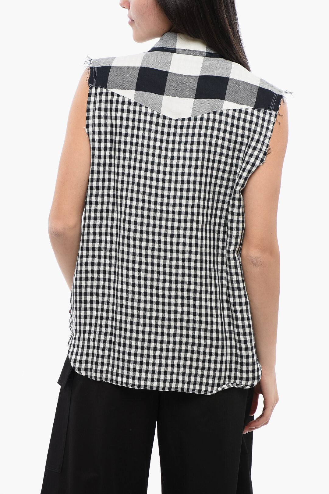 Woolrich 2550~Sleeveless Linen-Blend Shirt with Gingham Pattern, view 2
