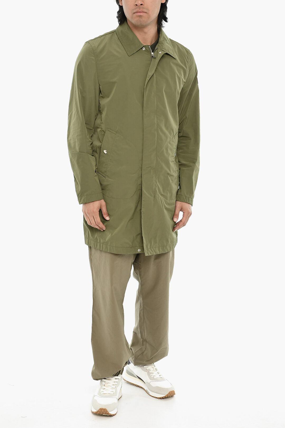 Woolrich 0135~Solid-Color Coat with Concealed Closure
