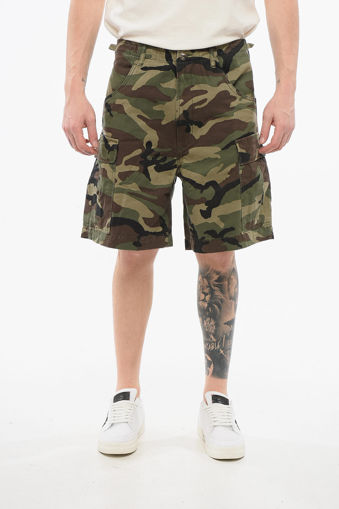 1989 Studio 2850~Cargo shorts with camouflage print