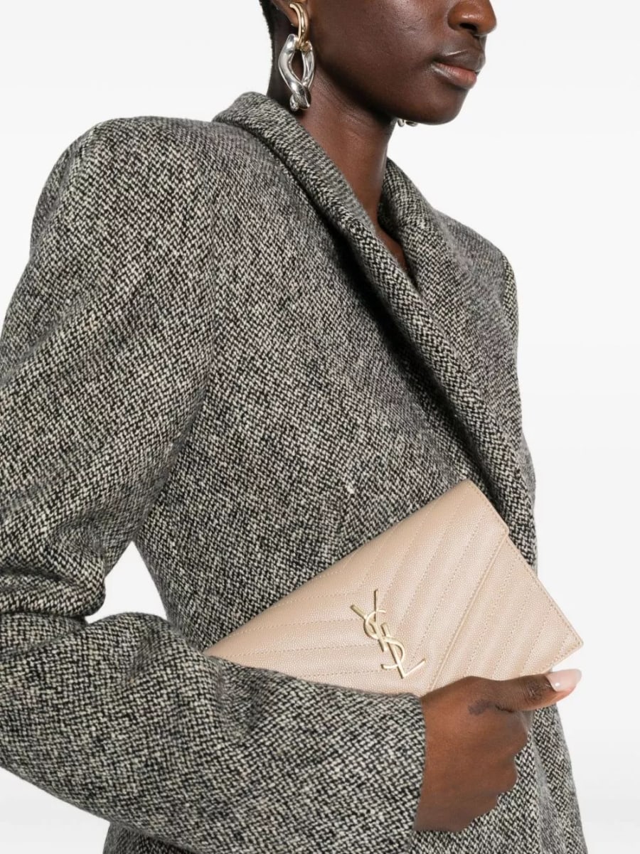 Saint Laurent Portafoglio in pelle Cassandre con catena, view 3