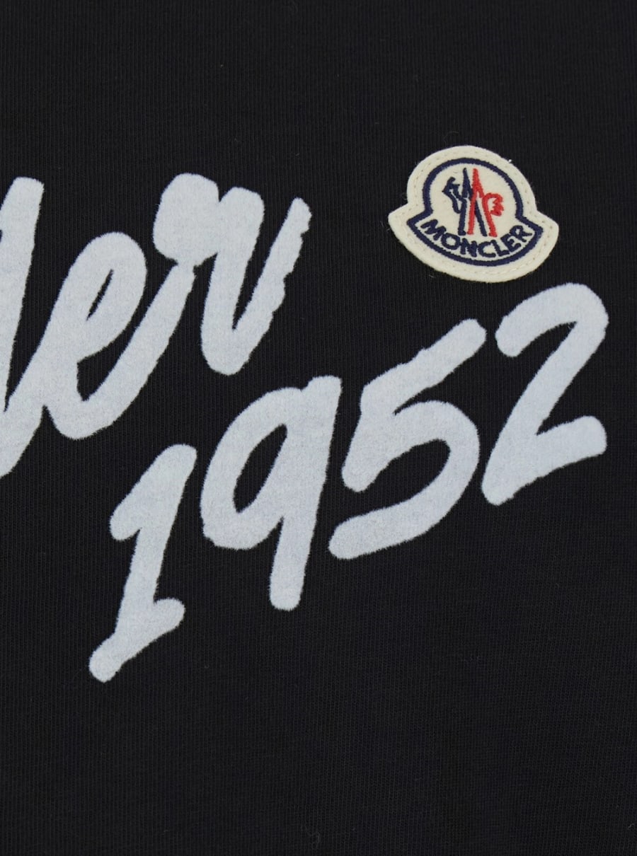 Moncler T-shirt a maniche lunghe con logo sul fronte in cotone nera uomo, view 3
